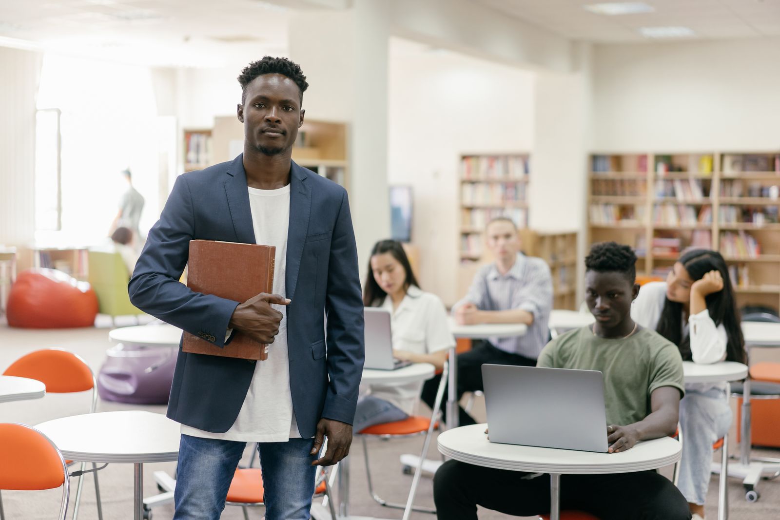 Titre professionnel ou certification privée ?